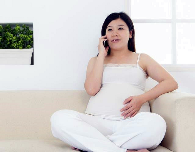 43岁绝经宝妈生二胎,宝宝刚出生就"10岁",年轻女性可效仿