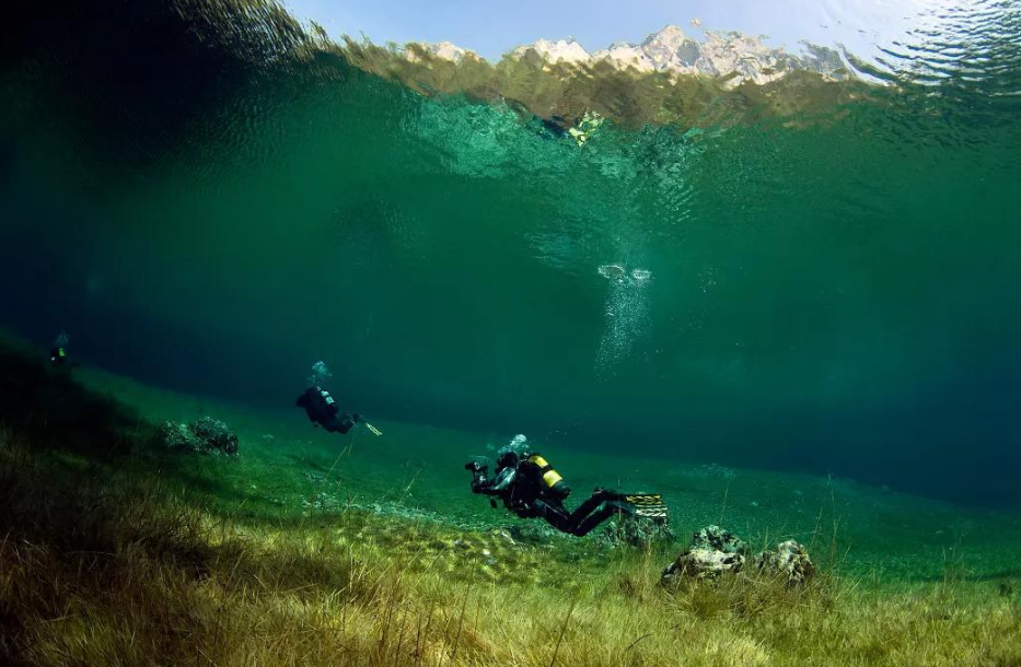 任性的公园一年只出现3个月时间一到便沉入湖底