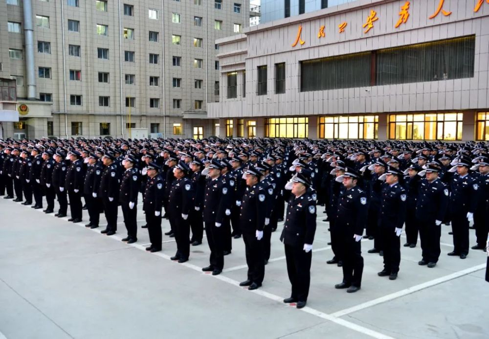 蘭州市公安局隆重舉行慶祝首箇中國人民警察節升警旗儀式