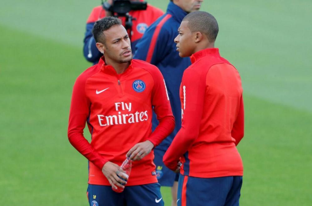 足球身价排行榜_34岁+球员身价排行:前两名无悬念