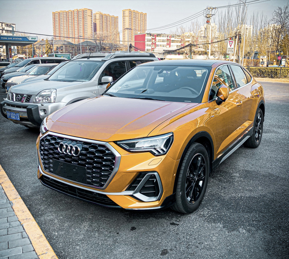 偶遇奥迪q3四驱顶配版新年的奋斗目标就它了好看到不舍离开