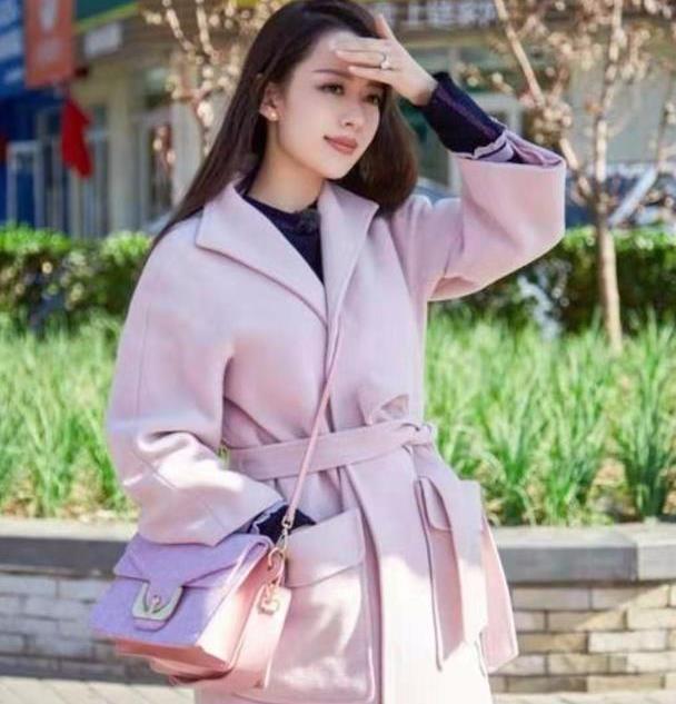 郎朗晒妻子素颜照长相并不好看穿羽绒服臃肿的像个普通人