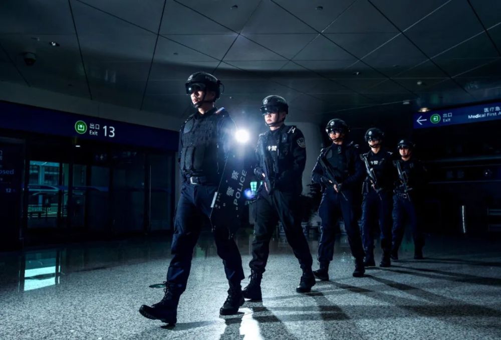 你好警察节湖北机场公安超燃海报震撼来袭