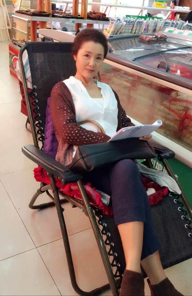 姜黎黎老年真优雅高贵穿西装搭珍珠项链和张金玲同框气质真好