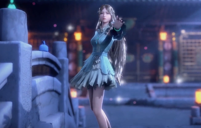 五年前甜美;现在的她已经长大成人,她的美应该是圆融的柔美,全身上下