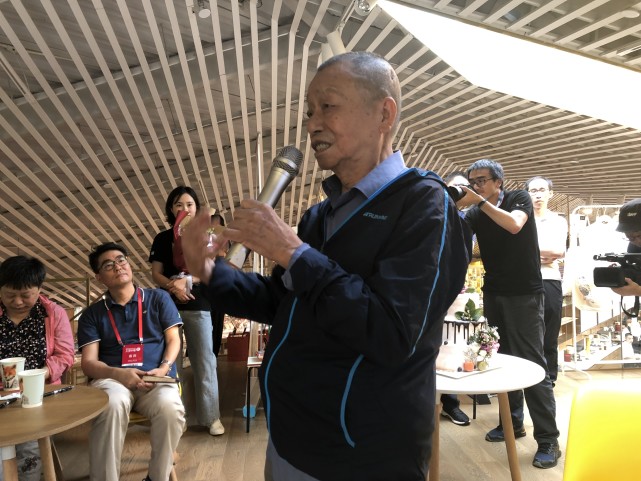 2019年沈昌文先生在上海书展期间（供图/胡洪侠）