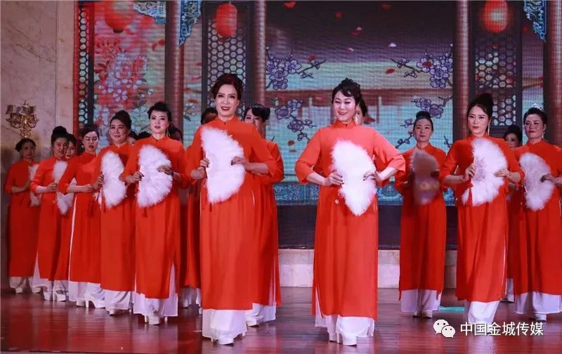 灵宝市模特艺术团:"闪"出优雅 "秀"出风采
