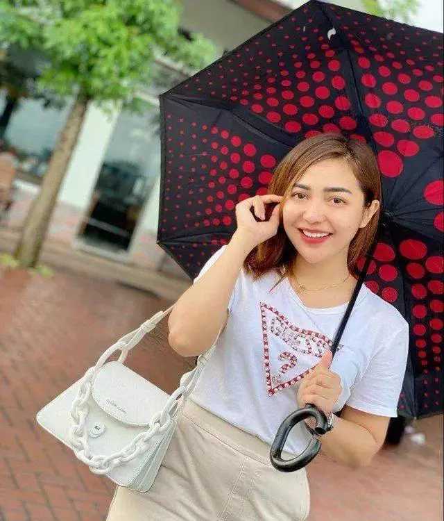 噩耗29岁女歌手车祸去世现场画面曝光