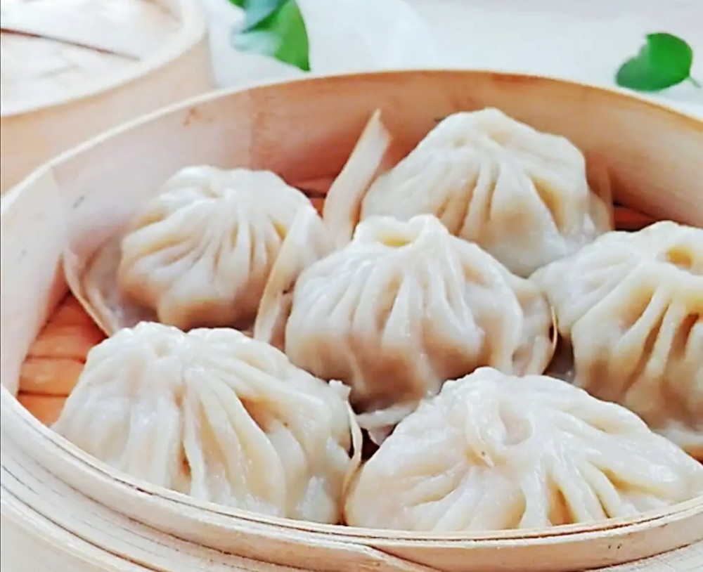 这才是灌汤包的正宗做法皮薄馅大咬一口汤汁四溢赶快学学吧