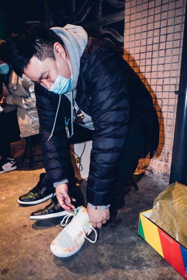 专访杰凸凸|"食神"sb dunk low 背后的设计故事:为了这双鞋我试过每天