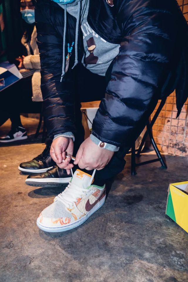 专访杰凸凸|"食神"sb dunk low 背后的设计故事:为了这双鞋我试过每天