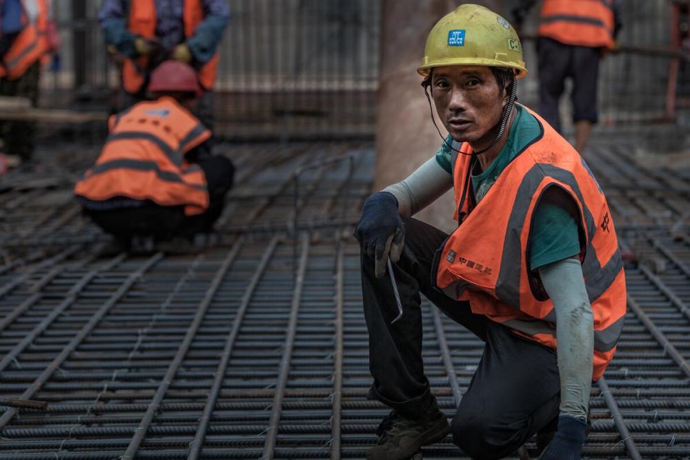 城里农民工严重短缺年轻人不愿干如何解决听听专家意见