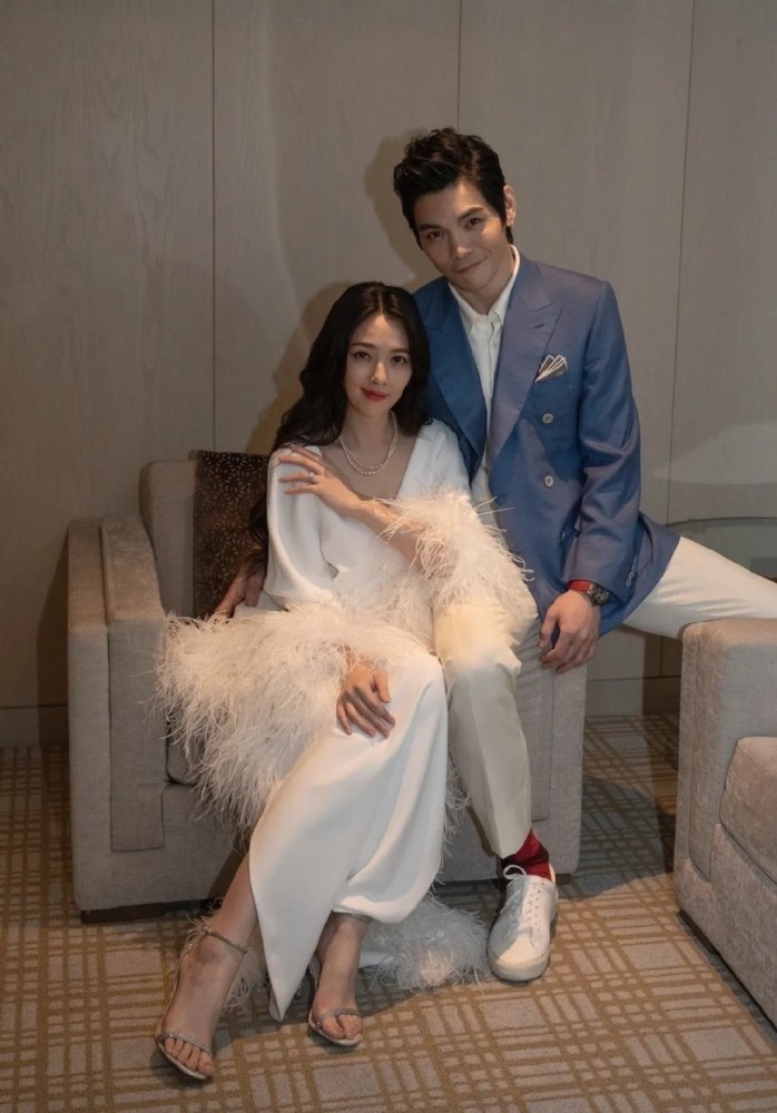 向太为郭碧婷办归宁宴,公开孙女大名,与向华强结婚40年后又领证_腾讯