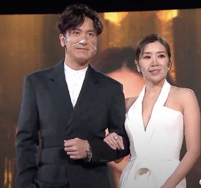 TVB颁奖礼艺人戴透明口罩，万千星辉百花斗艳