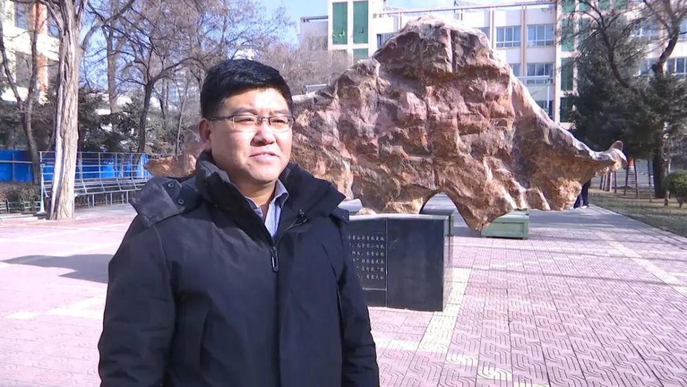 文峰中学副校长 韩宏斌多年来,赵校长作为政协委员,充分发挥政协委员