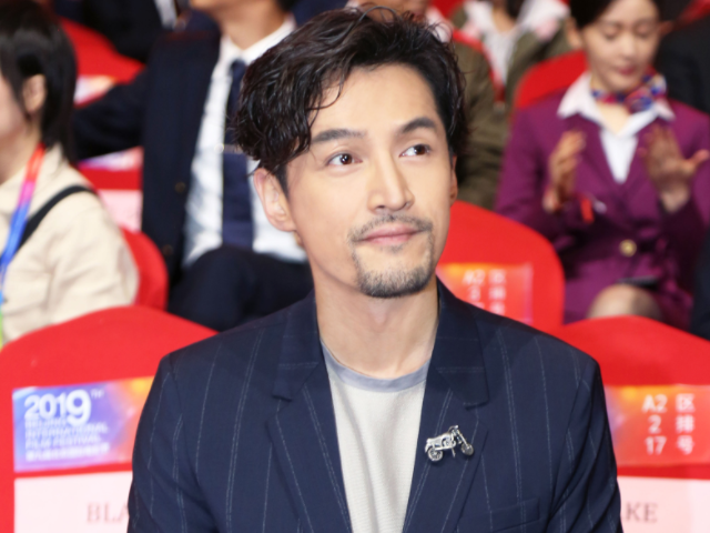 毕竟《琅琊榜》可是相当经典,获得了超高的评分,而制片侯鸿亮表示剧本