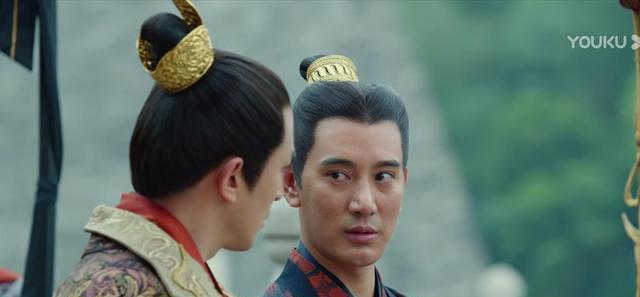 而蒲巴甲饰演的二皇子虽然暂时戏份不多,但却是坐山观虎斗,想要趁太子