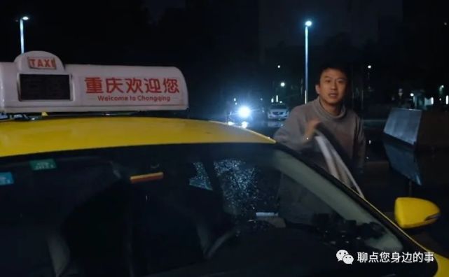 邓超开4小时出租看到他下车后的一个举动真实还是作秀一目了然