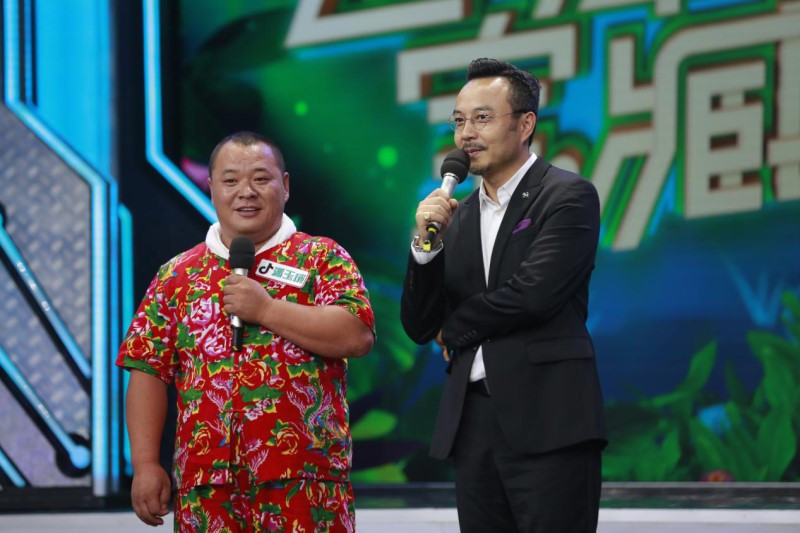 东北小镇的生意经:十分之一居民做网红 国企员工当主播一年带货百万