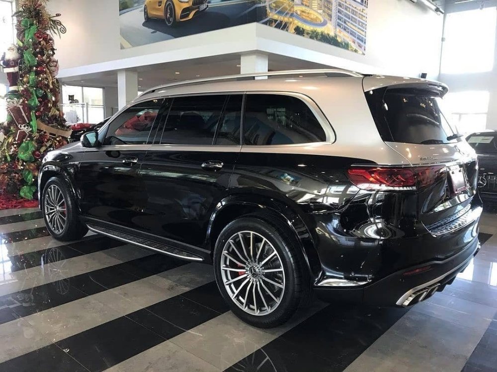 奔驰最强七座suv,双色车身 四驱,气势不输揽胜,新gls真霸气_腾讯新闻