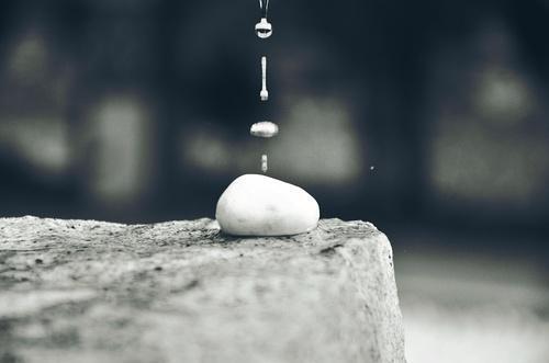 假如水滴石穿是真的那么手一直被水滴会咋样