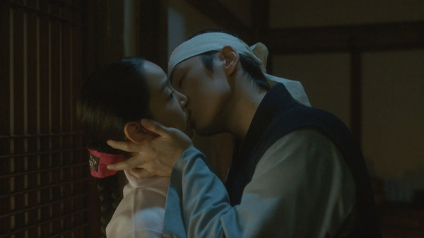 申惠善金正铉壁咚浓吻1分钟扑倒床上创12同时段最高收视