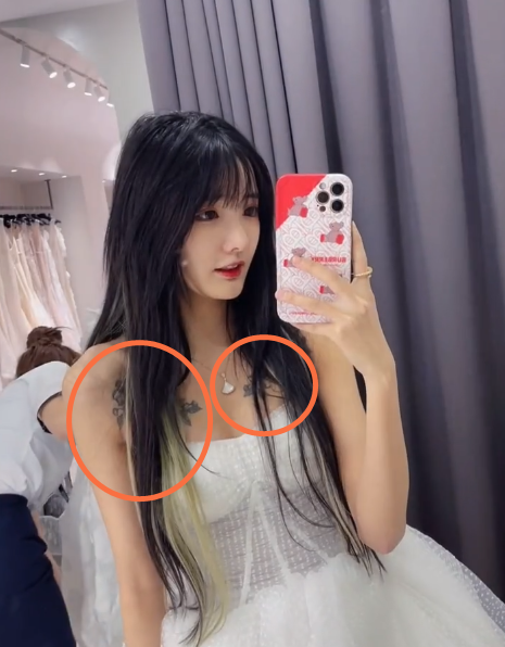 套路璐独自一人试婚纱,粉丝却在关心"纹身",是不是