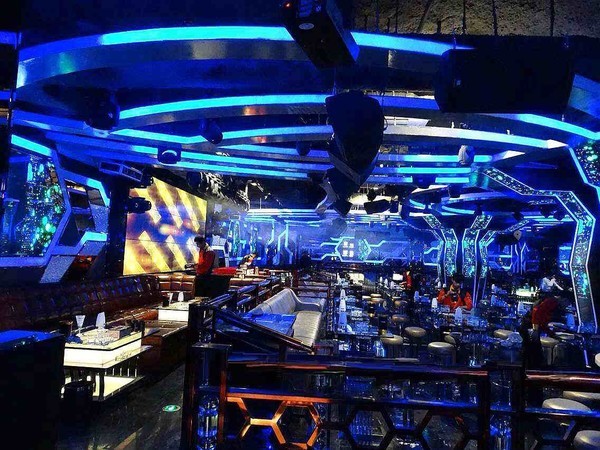 spacex将在starlink工厂造未来风酒吧可以这很马斯克