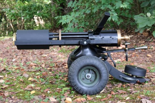 厂商真的尽力了当加特林重机枪装上消音器枪口噪音能下降多少