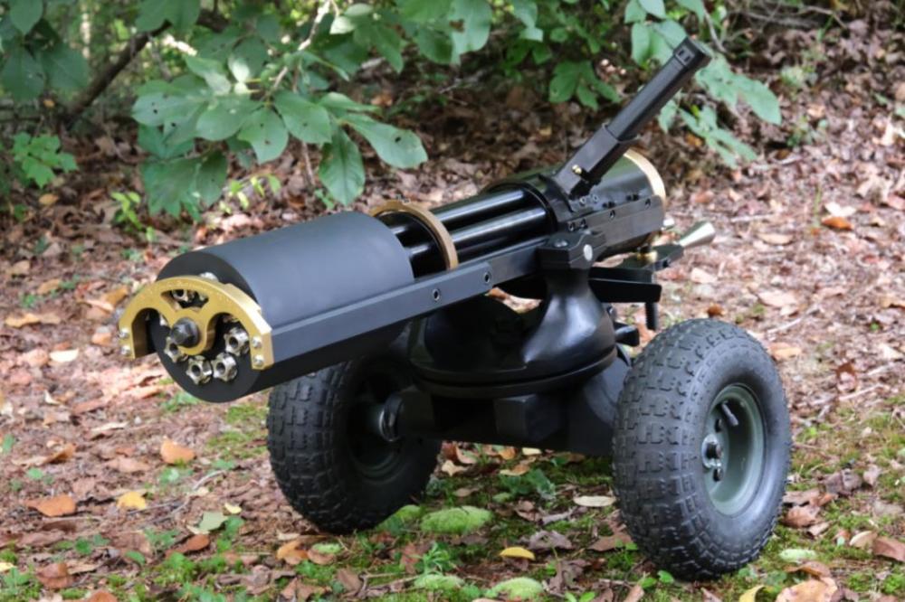 厂商真的尽力了当加特林重机枪装上消音器枪口噪音能下降多少