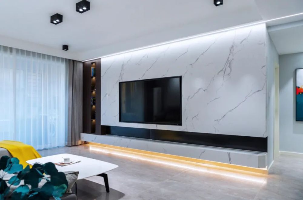深圳装修设计148平现代风格三居大理石电视墙收纳设计
