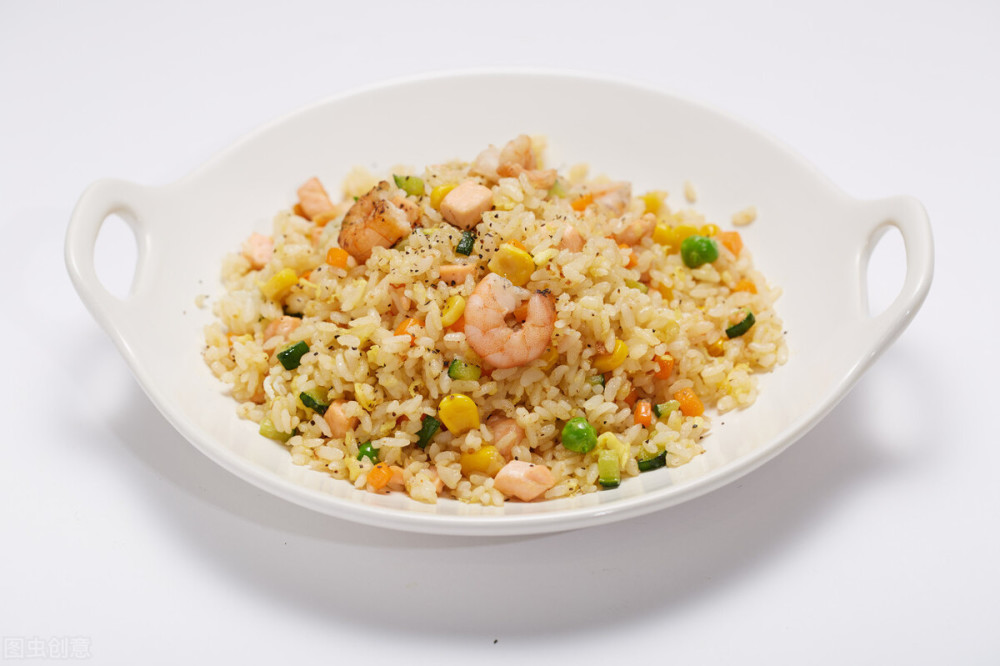 黄金虾仁蛋炒饭营养美味口感鲜香入味10分钟快手家常美食