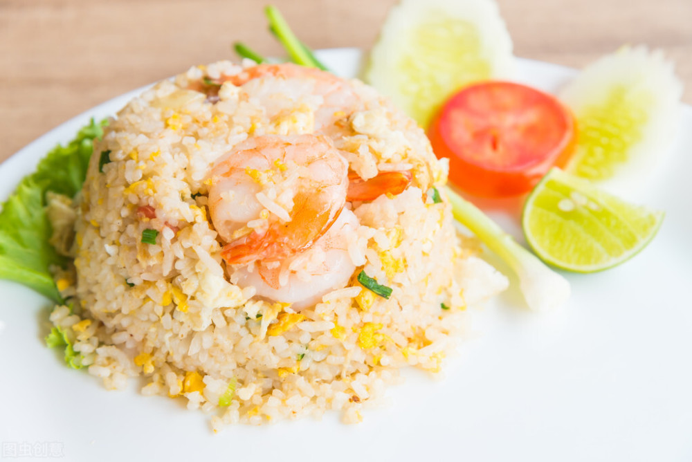 黄金虾仁蛋炒饭营养美味口感鲜香入味10分钟快手家常美食