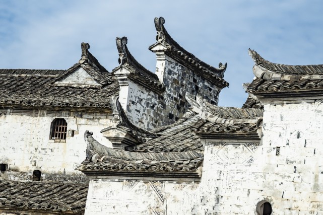 农村房子拆迁后黑色瓦片用处多千万别扔