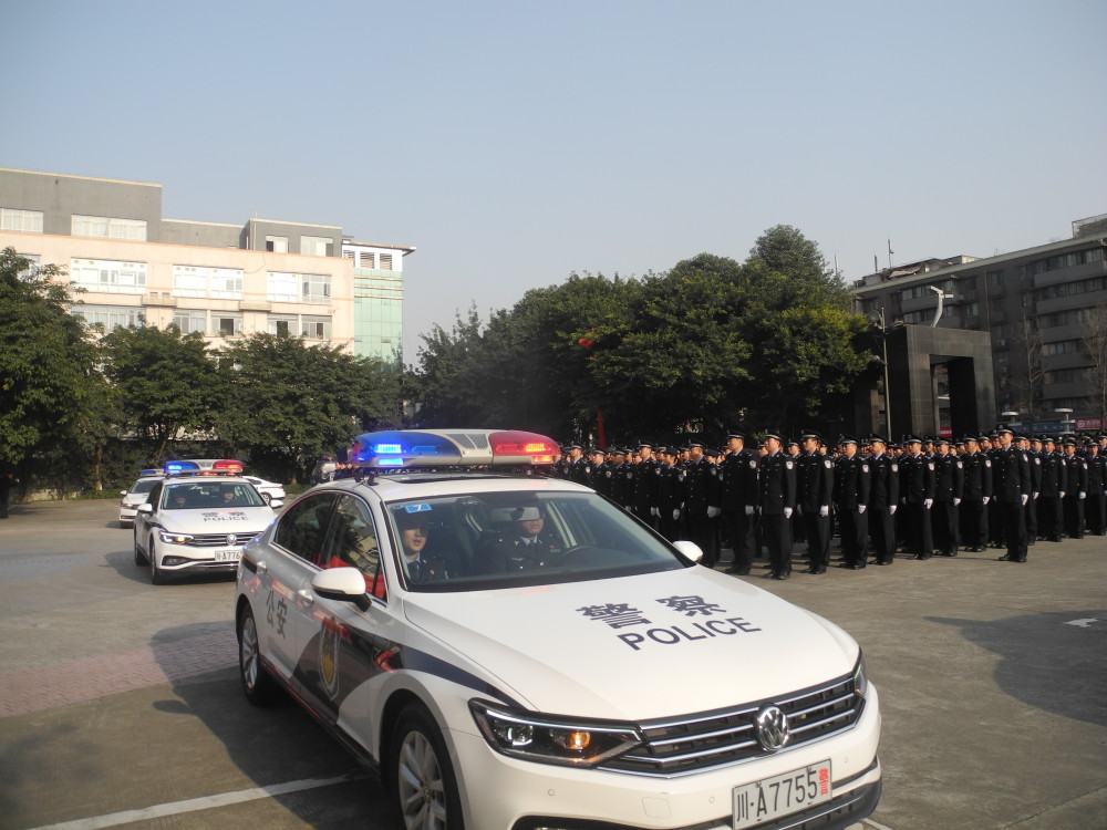 金牛公安举行护旗1号行动出征仪式