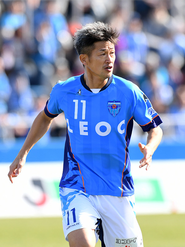 日本53岁老将三浦知良与横滨fc续约一年纯炒作还是真励志