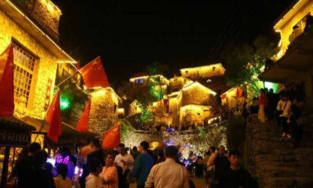 涉县更乐镇大洼村旅游胜地网红桥打卡石头王国夜景金碧辉煌