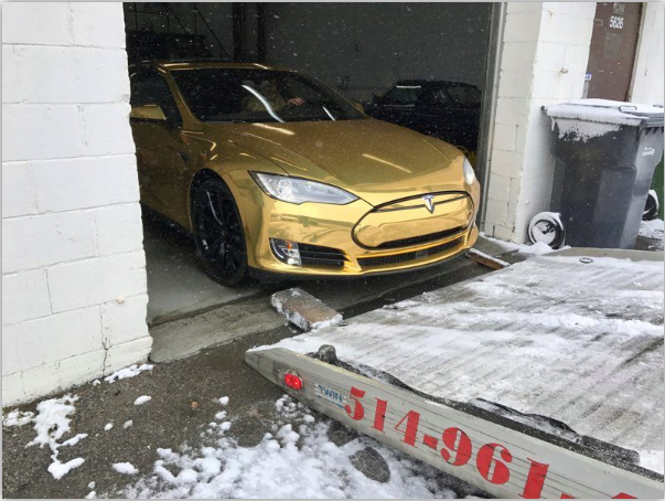 特斯拉model S变身 黄金战车 花费30万 上路无车敢惹 腾讯新闻