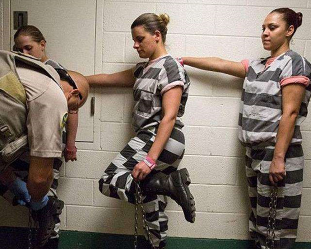 美国黑老大狱中称王贿赂13名狱警4名女狱警主动为他生孩子