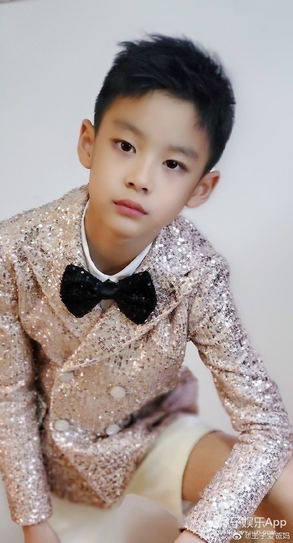 这孩子是我在热搜上看着长大的