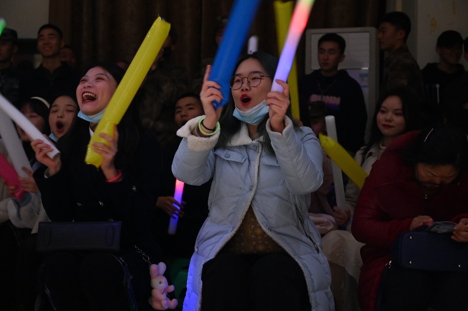 陆军勤务学院第二课堂"陆勤音乐会"场面震撼_腾讯新闻