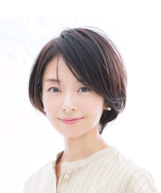50岁女人尽量避开 满头烫 发型 试试这几种短发烫发 更显年轻 短发 刘海 卷发 发型 头发 发色