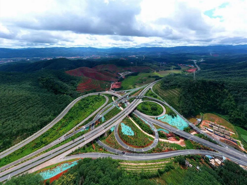云南又一地实现县县通高速,奔跑吧!云南高速公路