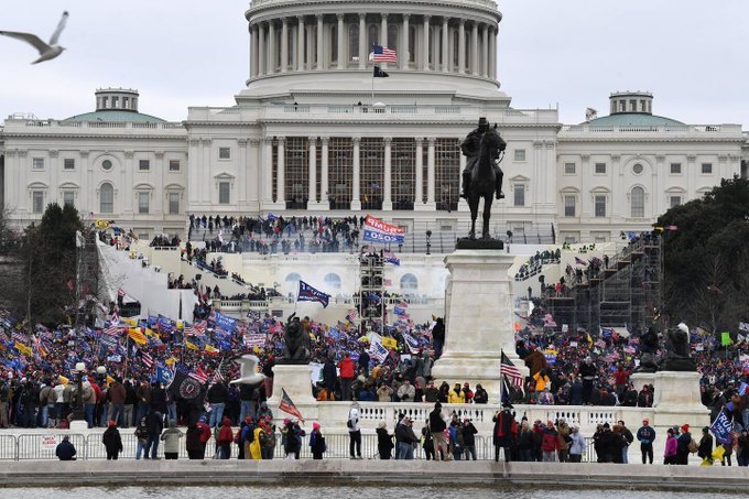 美国暴乱后一名国会警察疑似自杀佩洛西巨大悲剧加剧恐怖