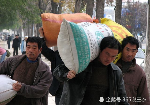 工厂停工要求离开农村又不让回家在外农民工怎么办