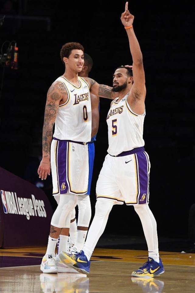 如今,湖人的后卫线非常充裕,施罗德卡鲁索还有塔克都能出任控卫角色