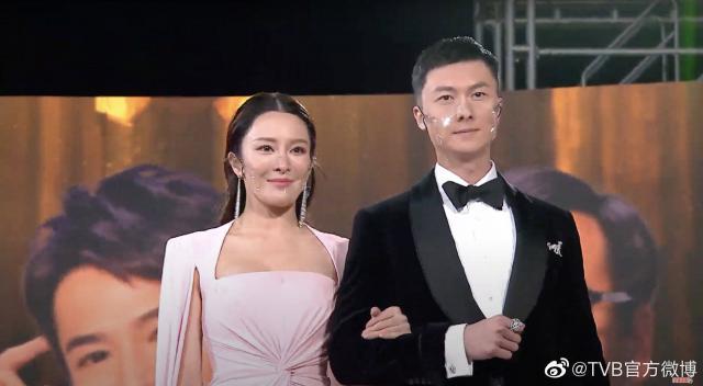 艺人戴透明口罩走红毯,网友:这也行
