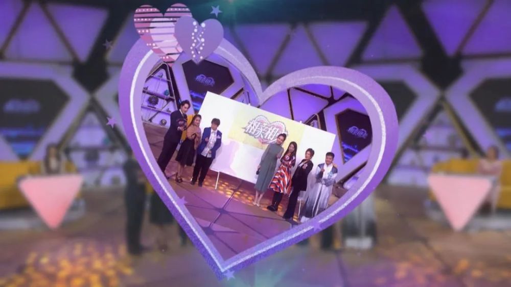 他和女嘉宾们现场合作完成了一幅指印画,送给了我们《相亲相爱》栏目