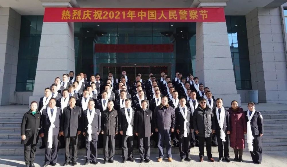 堆龙德庆区委书记格桑平措同志出席仪式并作讲话.