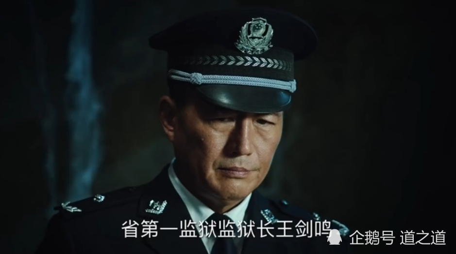 边国立对武强很失望,没想到他竟然从一个先进检察官沦落成这样不择